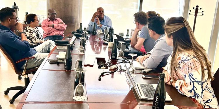 ZJCN y los comisionados visitan a proveedores de atención médica en Colombia