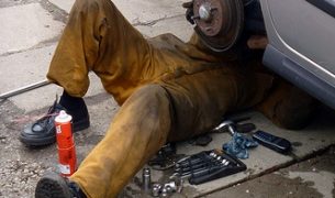 El KPSM insta a los propietarios de garajes a retirar sus vehículos de las vías públicas