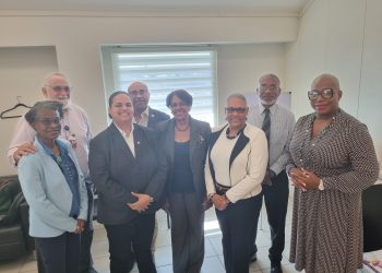 La Ministra Gumbs de ECYS mantiene reuniones introductorias con las juntas escolares