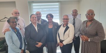 La Ministra Gumbs de ECYS mantiene reuniones introductorias con las juntas escolares