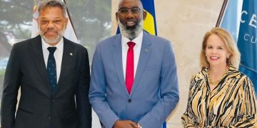 El Primer Ministro Dr. Luc Mercelina regresa de Curaçao