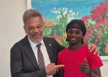 El joven empresario Kenneth Cook se reúne con el Primer Ministro Mercelina