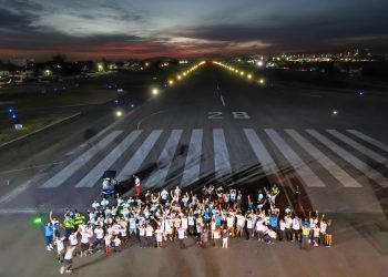 El Aeropuerto Internacional Princess Juliana organiza la cuarta carrera en la pista con más de 175 participantes