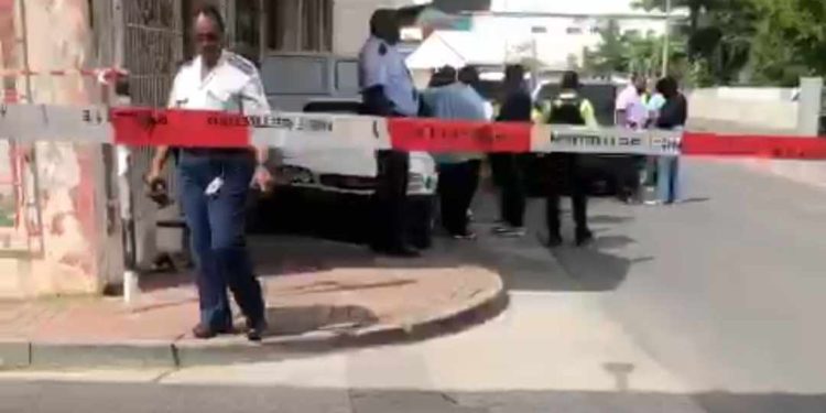 Dos sospechosos arrestados tras un robo a mano armada en Front Street