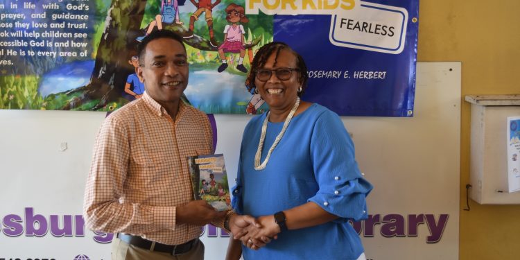 Éxito abrumador: evento especial con la aclamada autora Rosemary E. Herbert inspira a lectores jóvenes