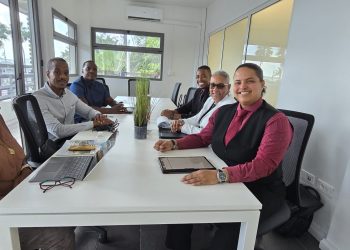 La Ministra ECYS Melissa D. Gumbs, y la Tercera Vicepresidenta de la Colectividad, Dominique Louisy, se reúnen para hablar sobre cooperación y colaboración