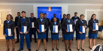Los alumnos del Real Cuerpo de Policía de los Países Bajos (KMar) reciben sus diplomas