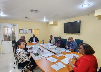 El Ministro Richinel Brug se reúne con el Defensor del Pueblo