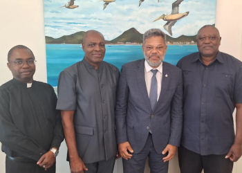 El PM Dr. Luc Mercelina da la bienvenida a los pastores cristianos para una visita de cortesía y un diálogo sobre las preocupaciones sociales