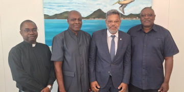 El PM Dr. Luc Mercelina da la bienvenida a los pastores cristianos para una visita de cortesía y un diálogo sobre las preocupaciones sociales