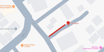 Anuncio de cierre de la mitad de la vía en Silk Tree Drive, Cole Bay para el proyecto de pavimentación dura de hormigón de la vía secundaria