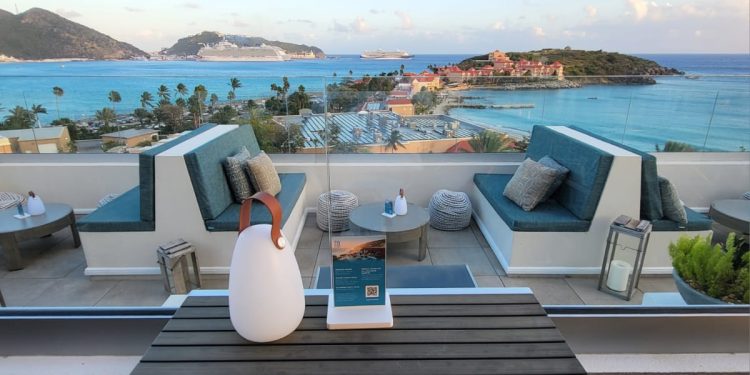 La revista Visit Magazine más grande hasta la fecha se lanza en Mix Rooftop Bar