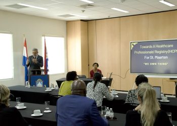El PM Dr. Luc Mercelina, anuncia el inicio del establecimiento del registro de profesionales de la salud de St. Maarten