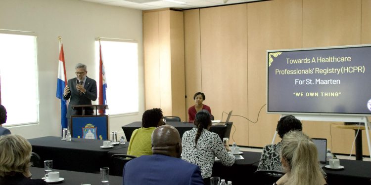 El PM Dr. Luc Mercelina, anuncia el inicio del establecimiento del registro de profesionales de la salud de St. Maarten