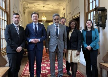 El PM Dr. Luc Mercelina, se reúne con el Ministro de Defensa neerlandés, Ruben Brekelmans, para fortalecer la cooperación en materia de seguridad del Reino