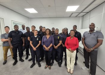 Capacitación exitosa sobre fraude de identidad y reconocimiento de documentos impartida por KMar