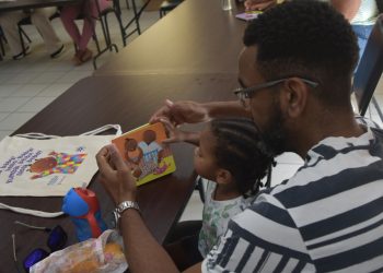 La biblioteca de Sint Maarten lanza la iniciativa “Inspirando a nuestros futuros líderes” para el Mes Nacional de la Lectura 2025