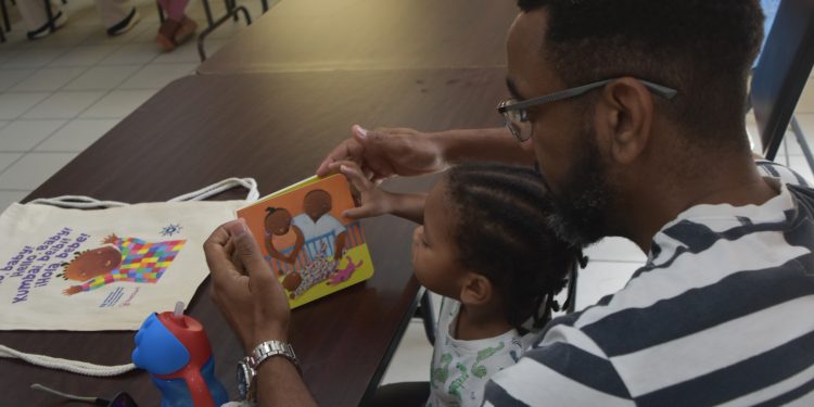 La biblioteca de Sint Maarten lanza la iniciativa “Inspirando a nuestros futuros líderes” para el Mes Nacional de la Lectura 2025