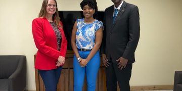 El Ministro de VSA, Richinel Brug, se reúne con la Dra. Tasheena Thomas-Maccow para abordar los desafíos en Turning Point