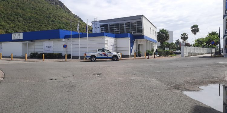 La Policía de Sint Maarten (KPSM) realiza un operativo de control de tránsito en EmmaPlein