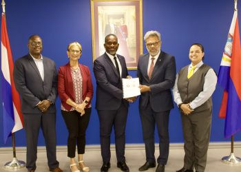 El Gobernador Baly recibe el tan esperado programa de Gobierno de URSM, DP, SAM y PFP