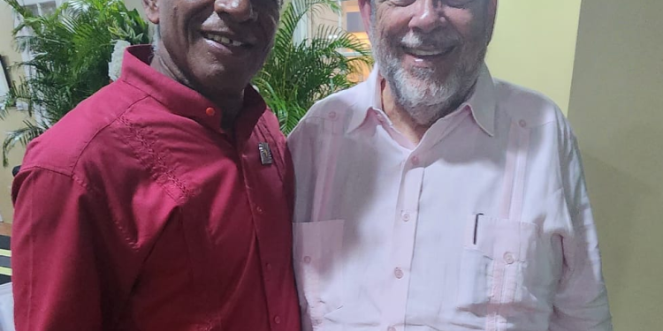 El PM Ralph Gonsalves elogia a la delegación de Bonaire por su valentía y dedicación en la 12.ª Conferencia Anual Garífuna en la UWI SVG