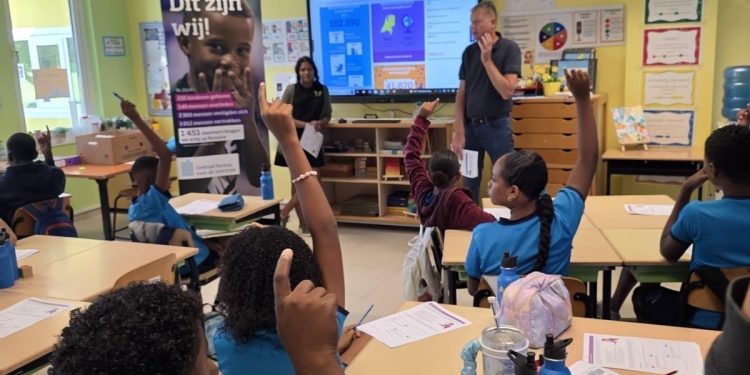 CBS visita escuelas: para contarles a los niños sobre el valor de los datos