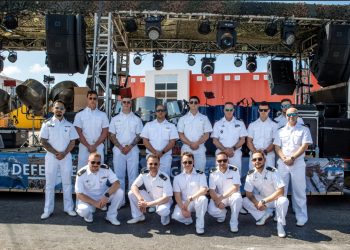 Defense hace su debut en el desfile de Carnaval en Curaçao