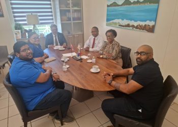 El PM Dr. Luc Mercelina celebra una reunión sobre el futuro de los Servicios Postales de St. Maarten (PSS NV)