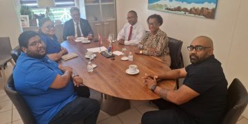 El PM Dr. Luc Mercelina celebra una reunión sobre el futuro de los Servicios Postales de St. Maarten (PSS NV)