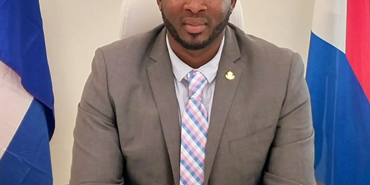 El Parlamentario Lyndon Lewis felicita al Ministerio de Justicia por el lanzamiento del Programa de Amnistía para la Detención de Armas de Fuego “Detener, Dejar y Salir”