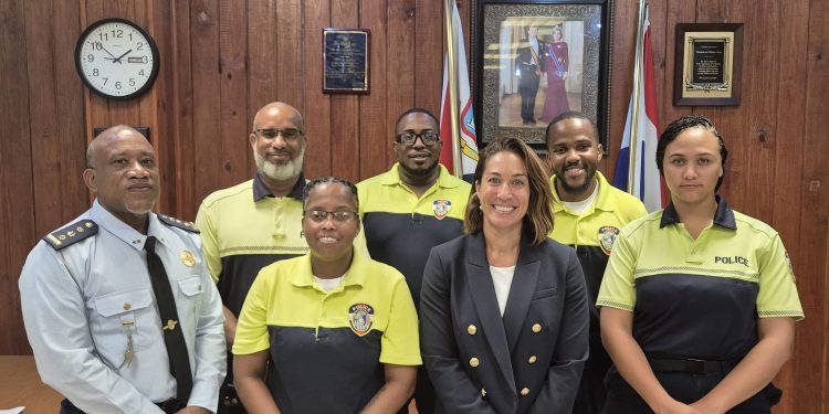 Arresto de dos sospechosos involucrados en robo de identidad en cajeros automáticos en Sint Maarten