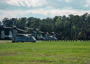 Infantes de Marina de la Fuerza de Defensa del Caribe entrenan con infantes de marina estadounidenses en Carolina del Norte