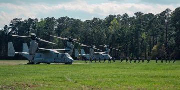 Infantes de Marina de la Fuerza de Defensa del Caribe entrenan con infantes de marina estadounidenses en Carolina del Norte