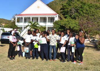 “Explora la Biblioteca – Promoción de Libros para la Pascua 2025” en la Biblioteca de Sint Maarten, organizado por una becaria de PKL/PBL de MPC