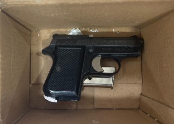 Entrega de armas de fuego en el primer día del Programa de Amnistía “Detente, Suéltalo y VETE”