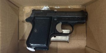 Entrega de armas de fuego en el primer día del Programa de Amnistía “Detente, Suéltalo y VETE”