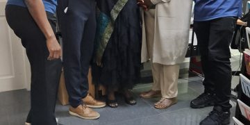 “Cómo llegar al Puente” donado a la Biblioteca de Sint Maarten