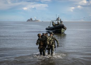 Infantes de Marina y Armadas de Holanda y Colombia se entrenan juntos en Colombia