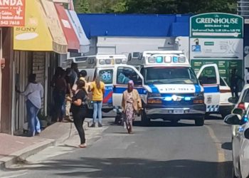 La Policía Investiga Robo a Mano Armada en Joyería en Front Street