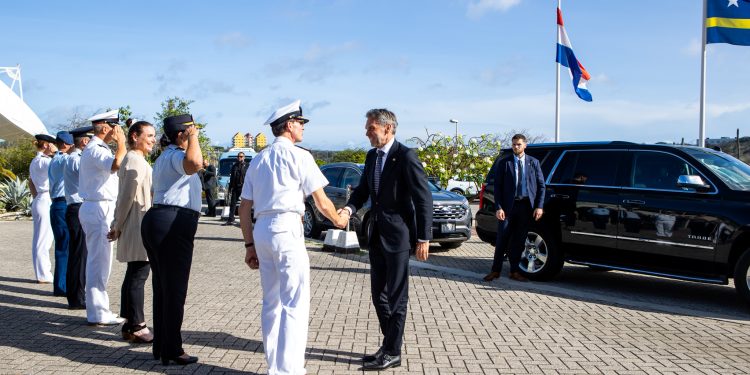 El Primer Ministro Schoof visita la Base Naval Parera en la isla de Curaçao