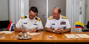 Almirante colombiano visita Defensa en la Región del Caribe