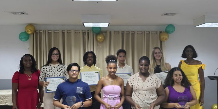 Ceremonia de entrega de premios SMOYA de la Asociación del Consejo Juvenil de St. Maarten