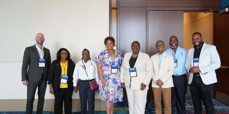 El Equipo de Gestión de Desastres de Statia participa en la Conferencia de Huracanes del Gobernador de 2025