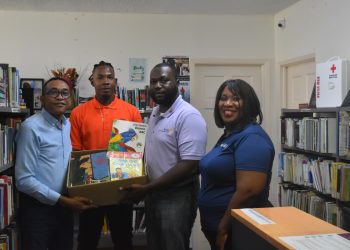 La Biblioteca de Sint Maarten se asocia con el Club Rotario de St. Martin Sunset para la Colecta de Libros de la Comunidad