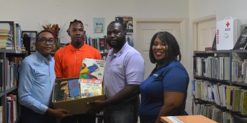 La Biblioteca de Sint Maarten se asocia con el Club Rotario de St. Martin Sunset para la Colecta de Libros de la Comunidad