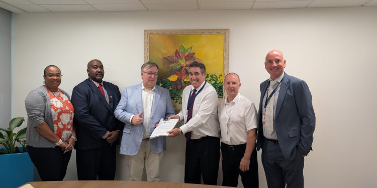 El Aeropuerto Internacional Princesa Juliana firma un acuerdo de concesión de operador de base fija (FBO) con ExecuJet