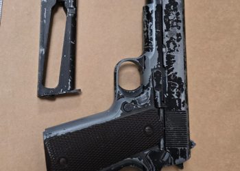 Arrestan un menor involucrado tras incidente con arma de fuego en un autobús escolar