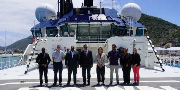 Miembros del Consejo de Ministros (CoM) y coordinadores de la Función de Apoyo a Emergencias (FSE) visitan el buque humanitario MV DAWN