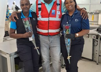 El Aeropuerto Internacional Princesa Juliana hace un homenaje en el día de las madres